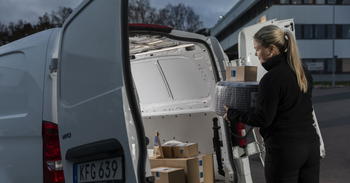 woman_packing_van_with_boxes_LI_Post-1200x628 (1).jpg